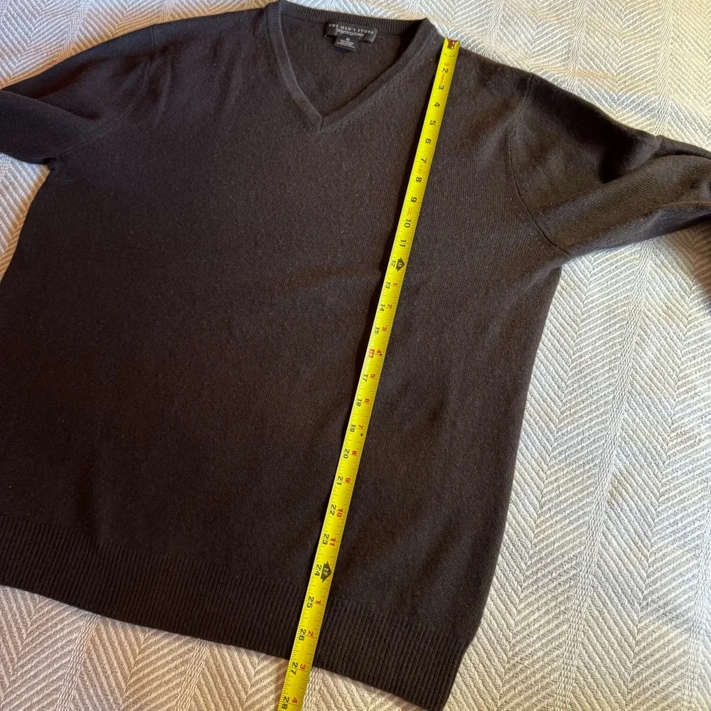 Men's Cashmere Bloomindale's V‎ Neck Sweater, Brown, Size M
